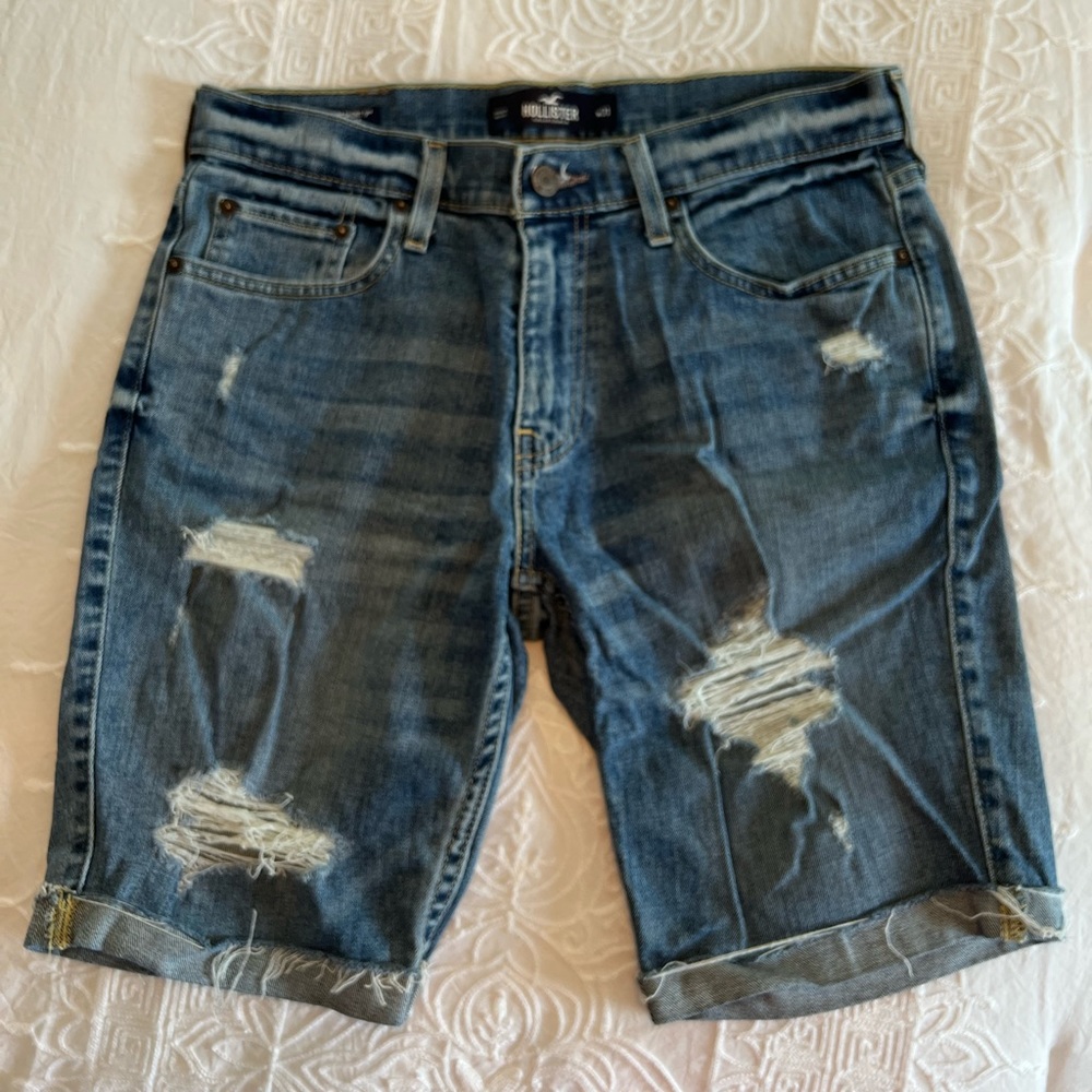 Men’s Hollister skinny denim 9” shorts.  Waist 31”